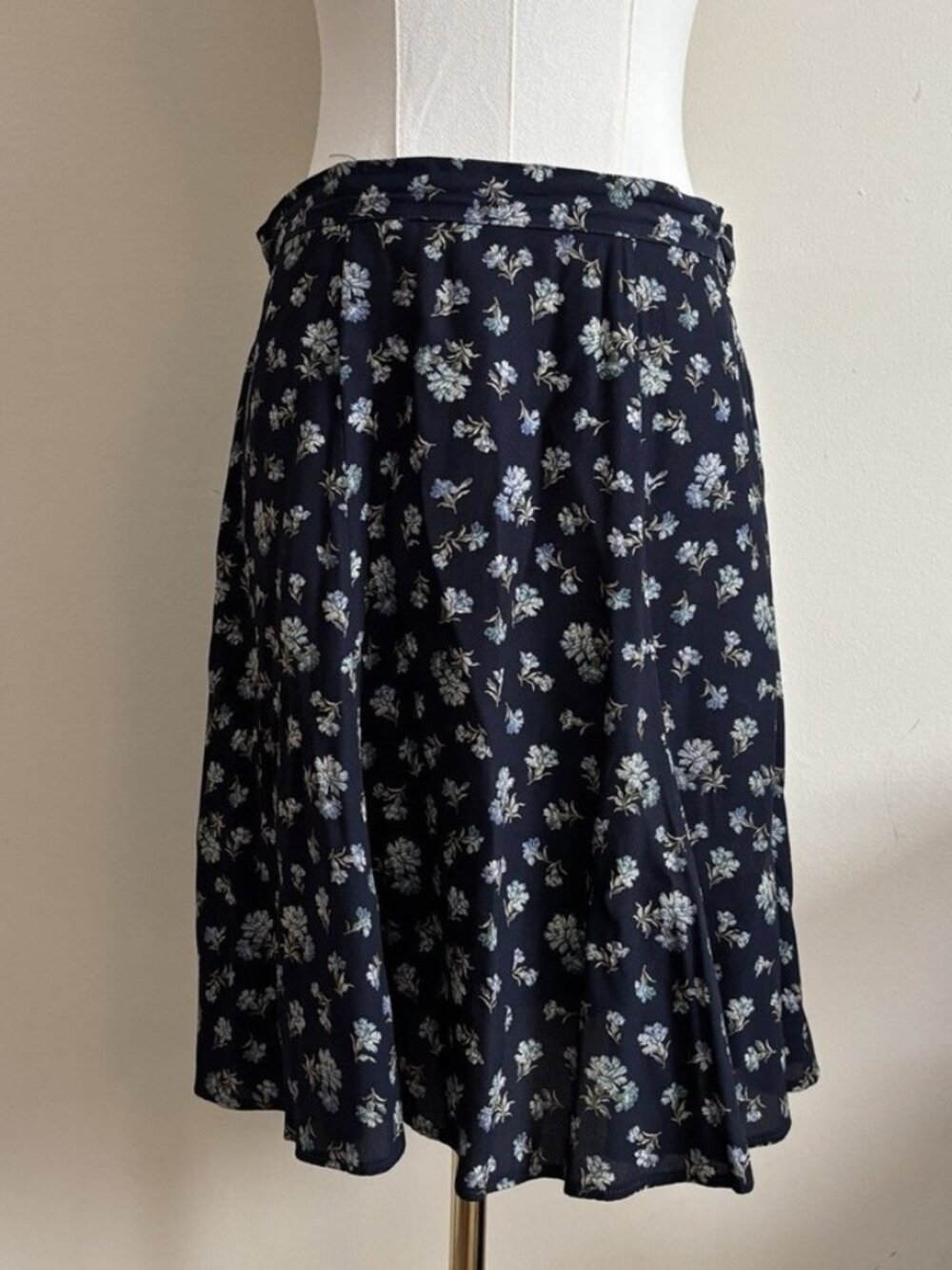 Size 10 - Picture 1 of 2